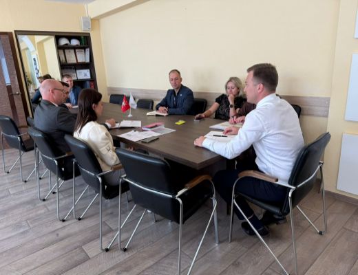 Первые шаги в гражданской карьере.