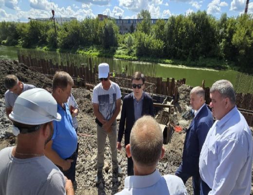Правительством Тульской области совместно с министерством транспорта Тульской области еженедельно проводятся совещания по объекту «Строительство автодорожного мостового перехода через реку Упу, в т.ч. ПИР» в городе Тула, в которых принимает участие ГУ ТО 