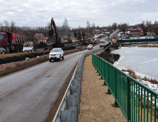 На объекте реконструкции моста через реку Бобрик на автомобильной дороге Новомосковское кольцо км 9+100 было проведено производственное совещание